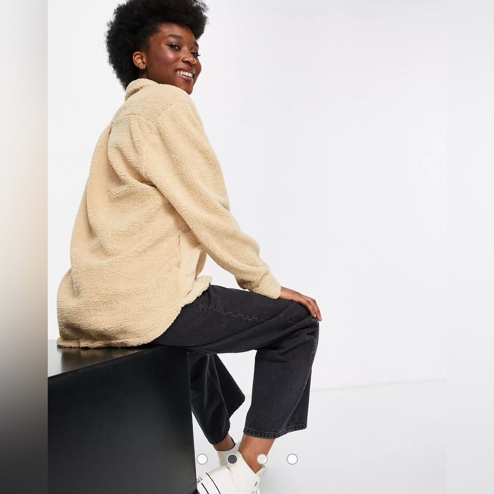 Stradivarius Fleece Shacket in beige - Picture 3 of 6